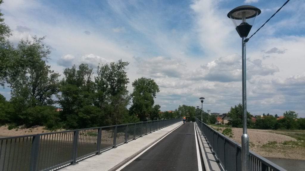 Osvetlenie mostu medzi Novym a Starym Tekovom