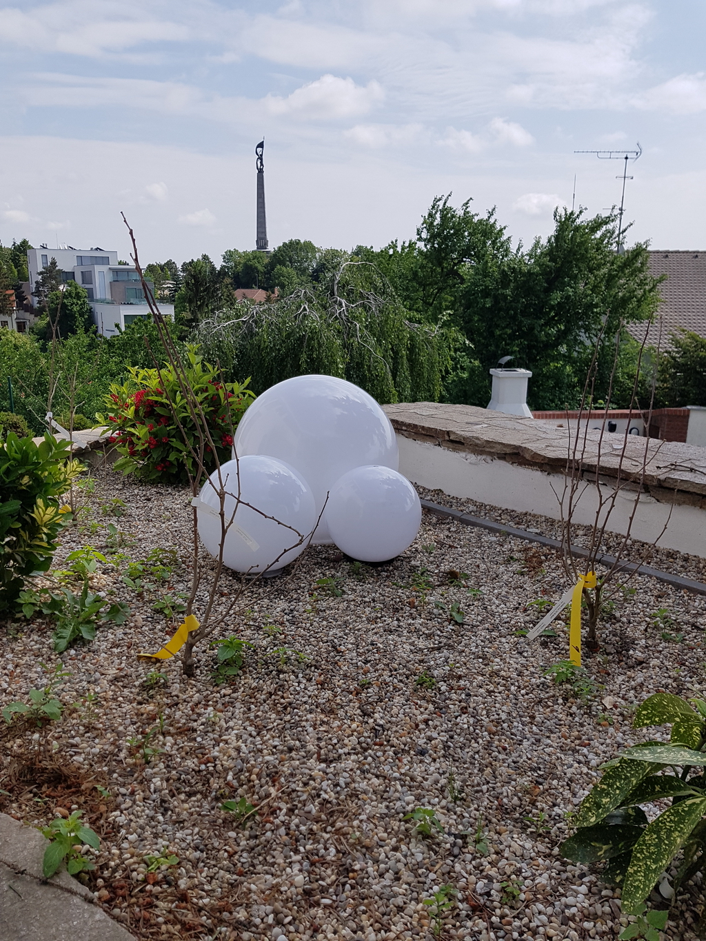 Zahradne svietidla Gu�a Globus PMMA plast