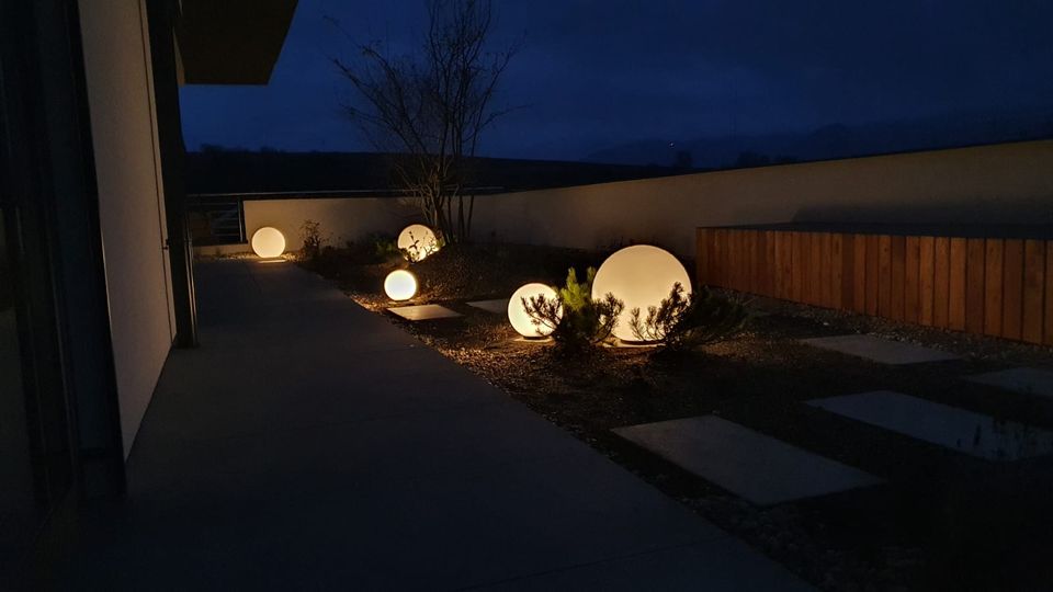 Zahradne svietidla Gu�a Globus PMMA plast